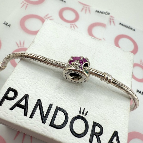 Disney x PANDORA Alice & Cheshire Cat Charm - Picture 2 of 3